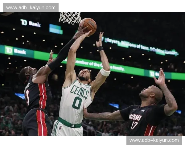 红绿梦魇与硬汉赞歌：热火vs凯尔特人，东部王座的宿命之战