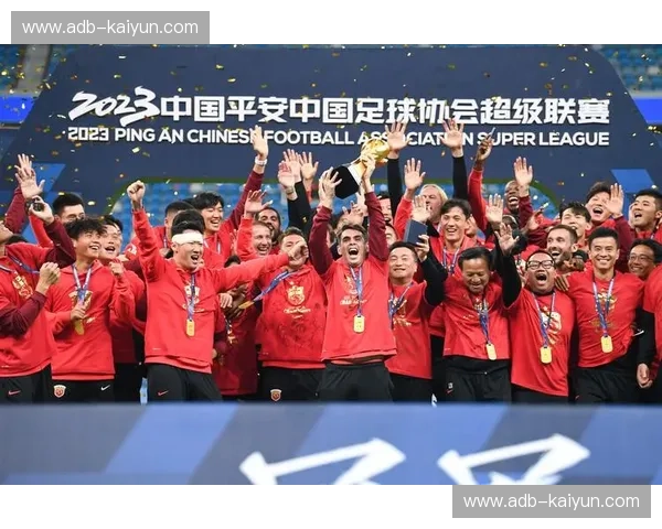 蓝色火焰，红色荣耀：申花与上港的恩怨情仇，激情碰撞燃爆魔都！